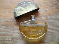 Παλιό γυάλινο μπουκάλι αρώματος