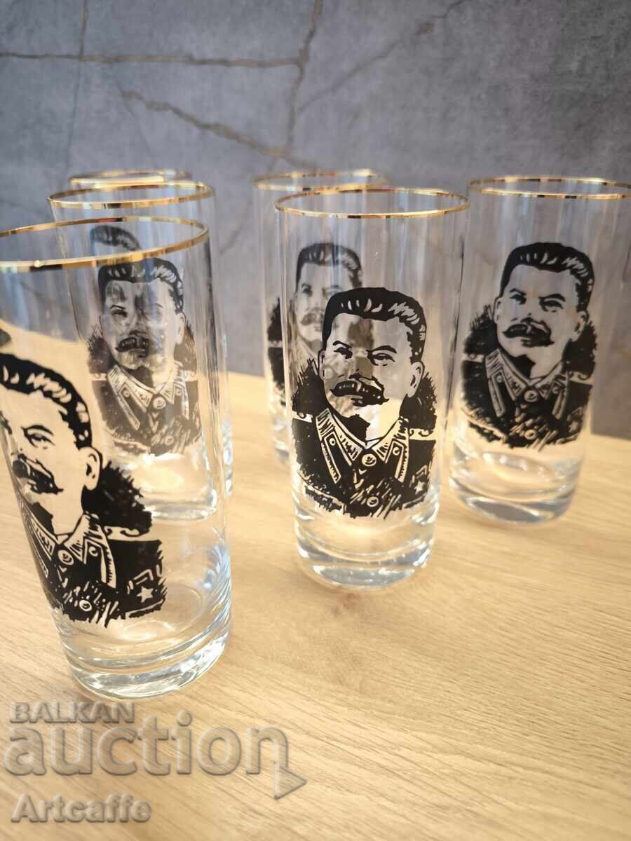 Παράδοση Σπάνιο Συλλεκτικό Σερβίτσιο: Φλιτζάνια με την Εικόνα του Ιωσήφ Στάλιν Παράδοση Σπάνιο Συλλεκτικό Σερβίτσιο: Φλιτζάνια με την Εικόνα του Ιωσήφ Στάλιν