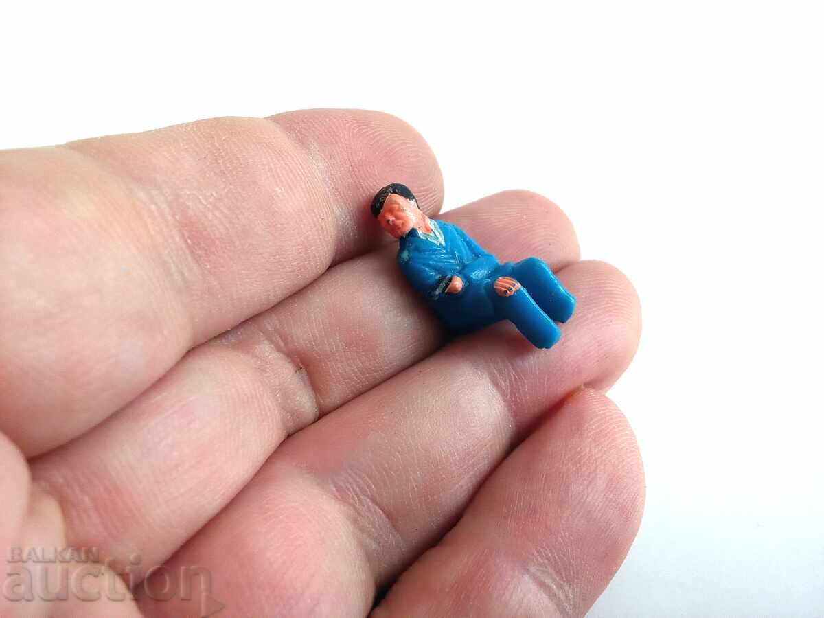 Φιγούρα κακού από τη σειρά Corgi 271 James Bond, Aston με τιμή € 15.00 | 29.34 BGN