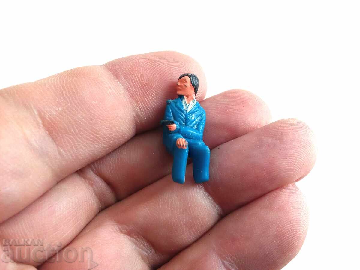 Παράδοση Φιγούρα κακού από τη σειρά Corgi 271 James Bond, Aston