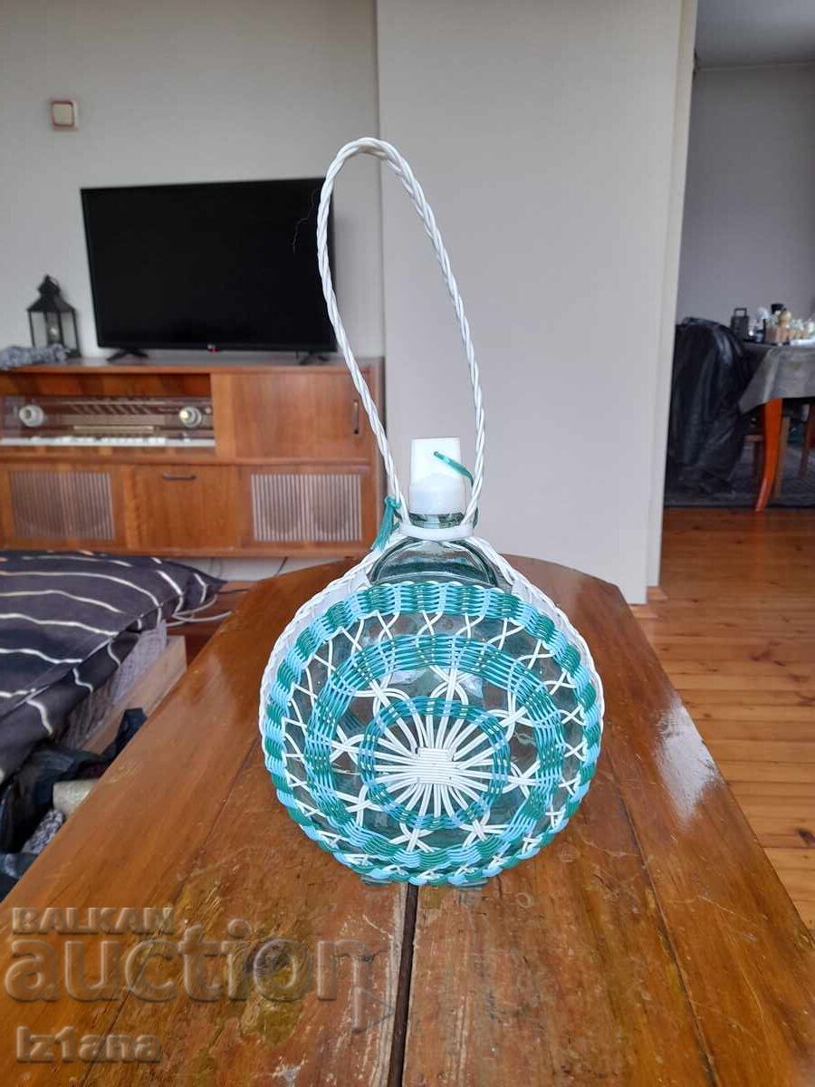 Sticlă veche de rachiu, pavor