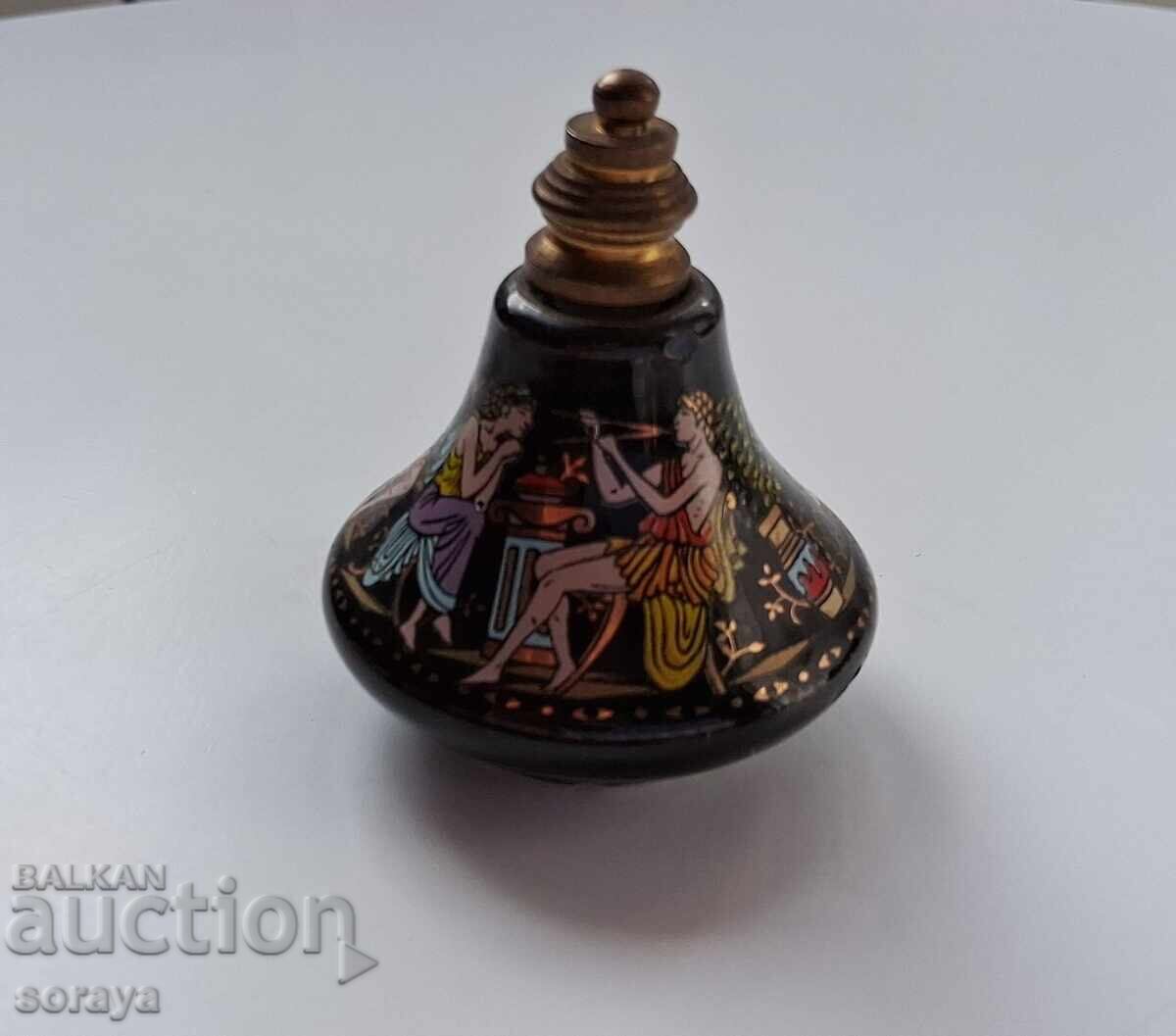 Parfum din porțelan unic cu picturi din mitologia greacă Parfum din porțelan unic cu picturi din mitologia greacă