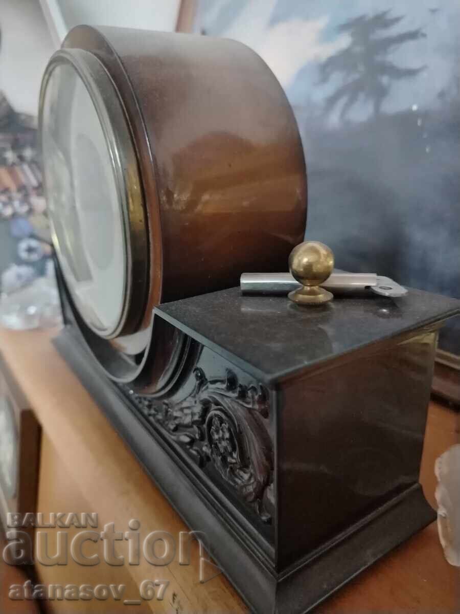 Licitație Ceas rusesc mecanic de masă