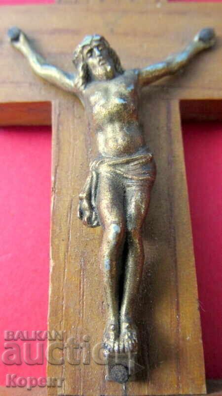 Cruce catolică veche, crucifix de perete cu preț € 29.00 | 56.72 BGN