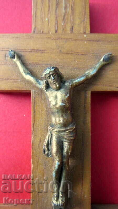 Livrarea Cruce catolică veche, crucifix de perete