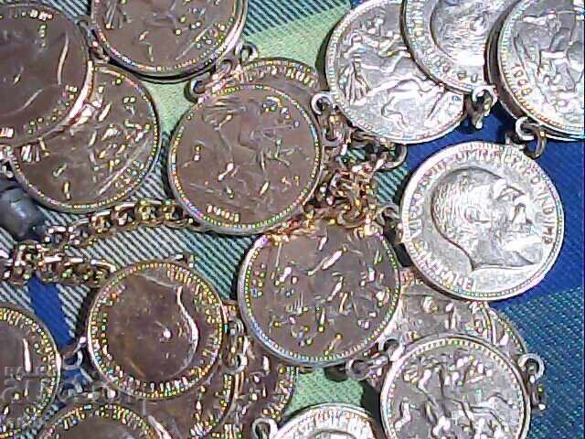 Παράδοση Όμορφο κολιέ από νομίσματα για φορεσιά