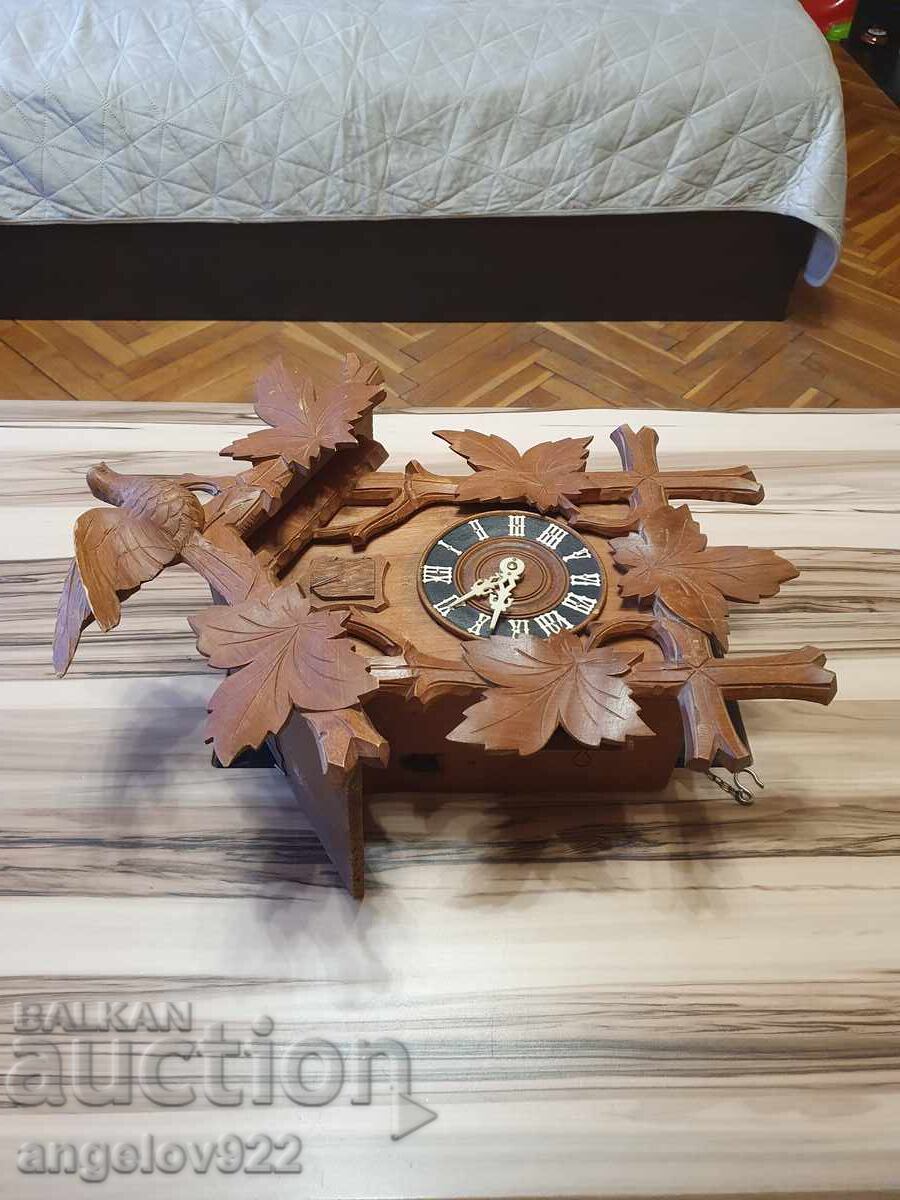 Auction  Beautiful wall clock WORKING