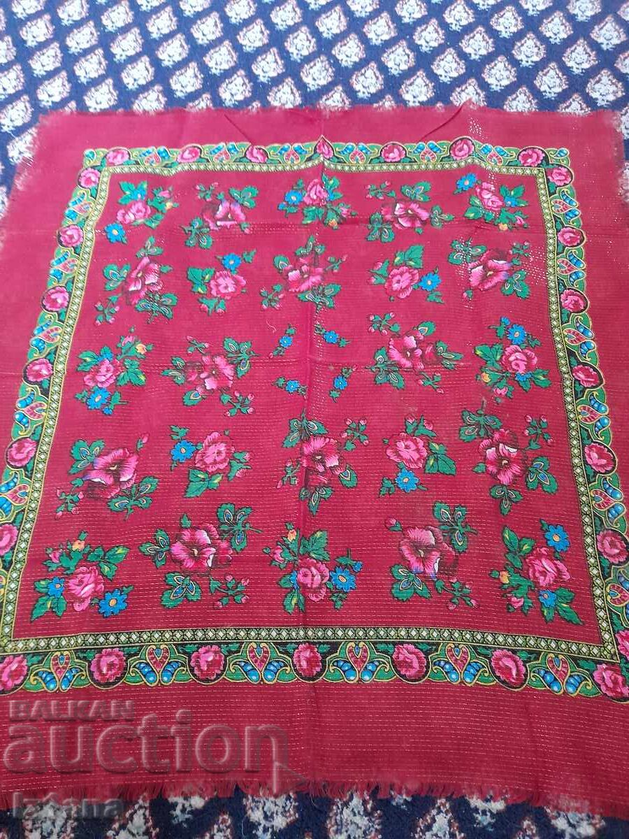 Eșarfă veche pe cap cu preț € 14.00 | 27.38 BGN Eșarfă veche pe cap cu preț € 14.00 | 27.38 BGN