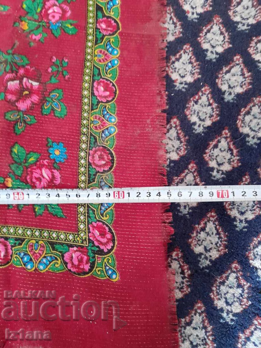 Livrarea Eșarfă veche pe cap Livrarea Eșarfă veche pe cap