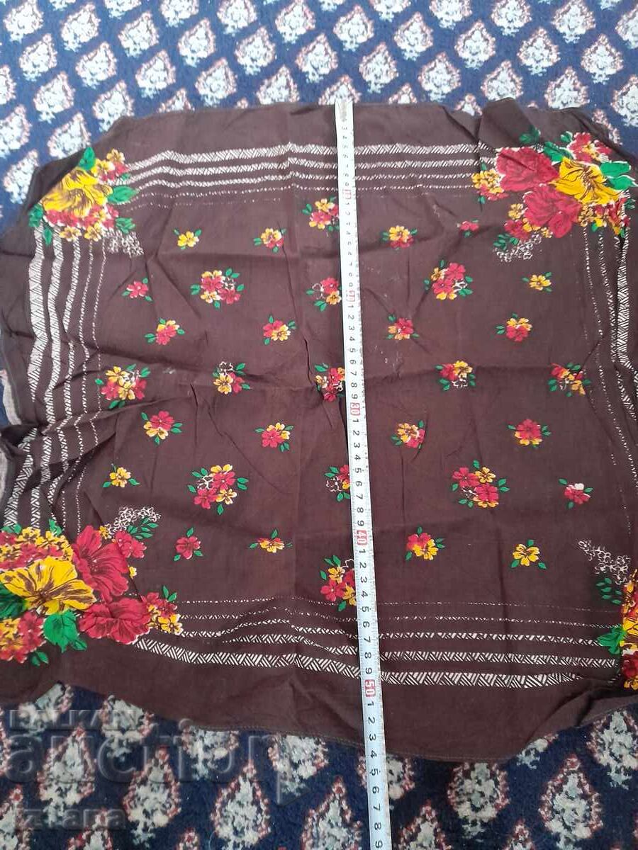 Livrarea Eșarfă veche pe cap Livrarea Eșarfă veche pe cap