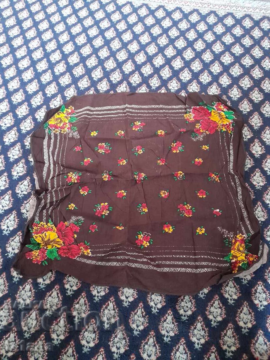 Eșarfă veche pe cap Eșarfă veche pe cap