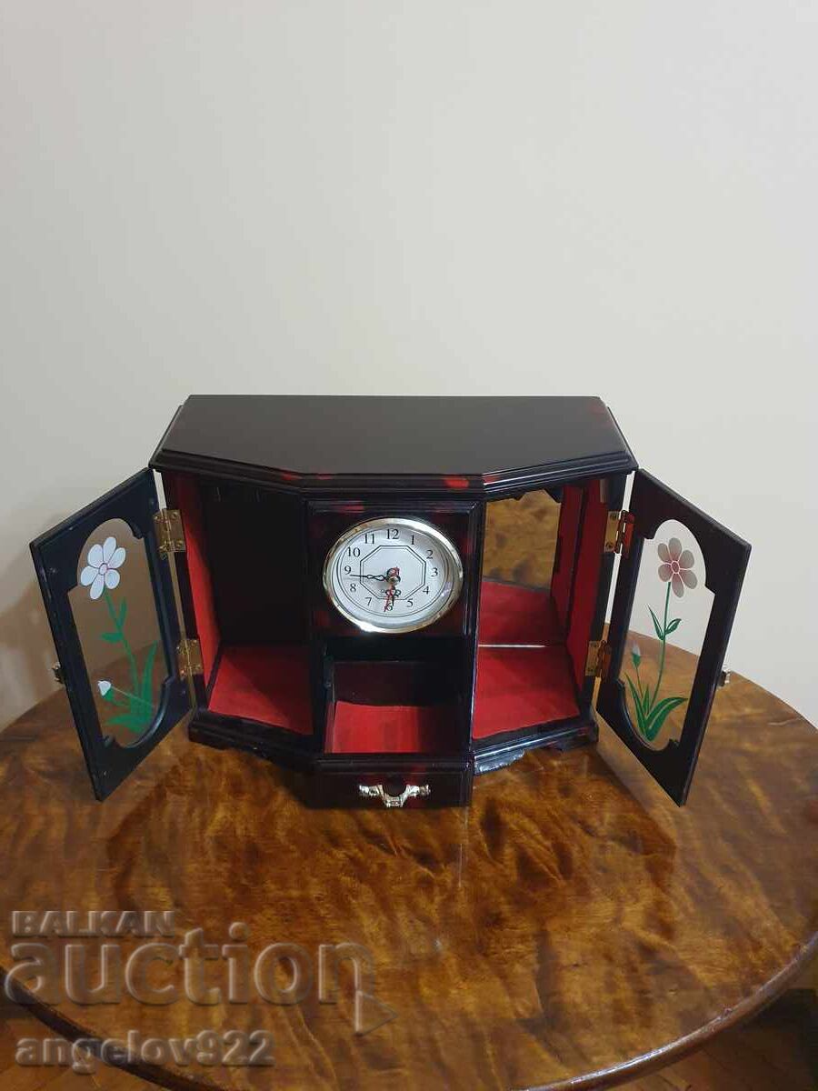 Δημοπρασία Όμορφο μουσικό κουτί κοσμημάτων!!! Δημοπρασία Όμορφο μουσικό κουτί κοσμημάτων!!!