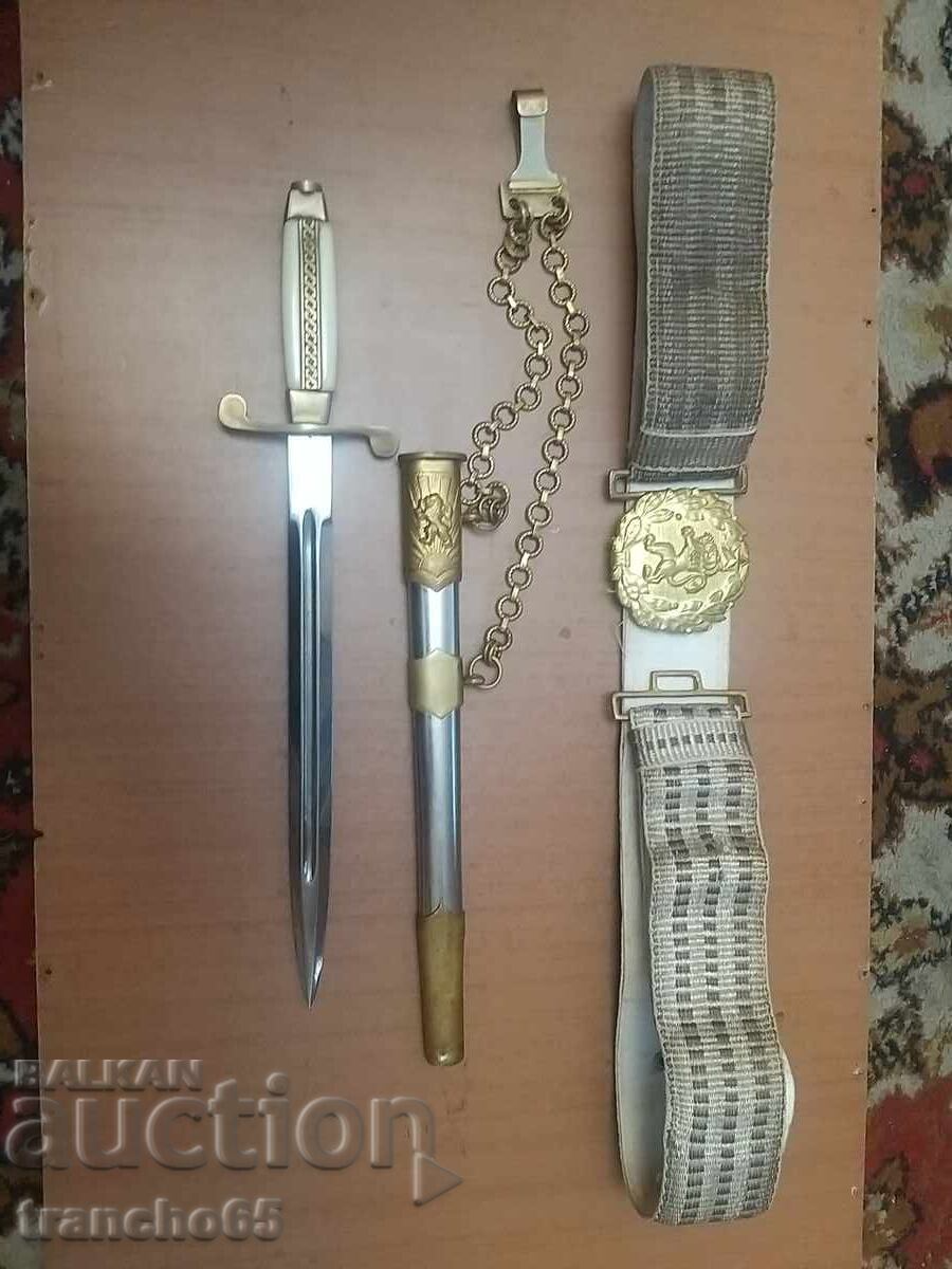 Pumnal de ofițer și curea de paradă, anul 1951, prima emisie Pumnal de ofițer și curea de paradă, anul 1951, prima emisie