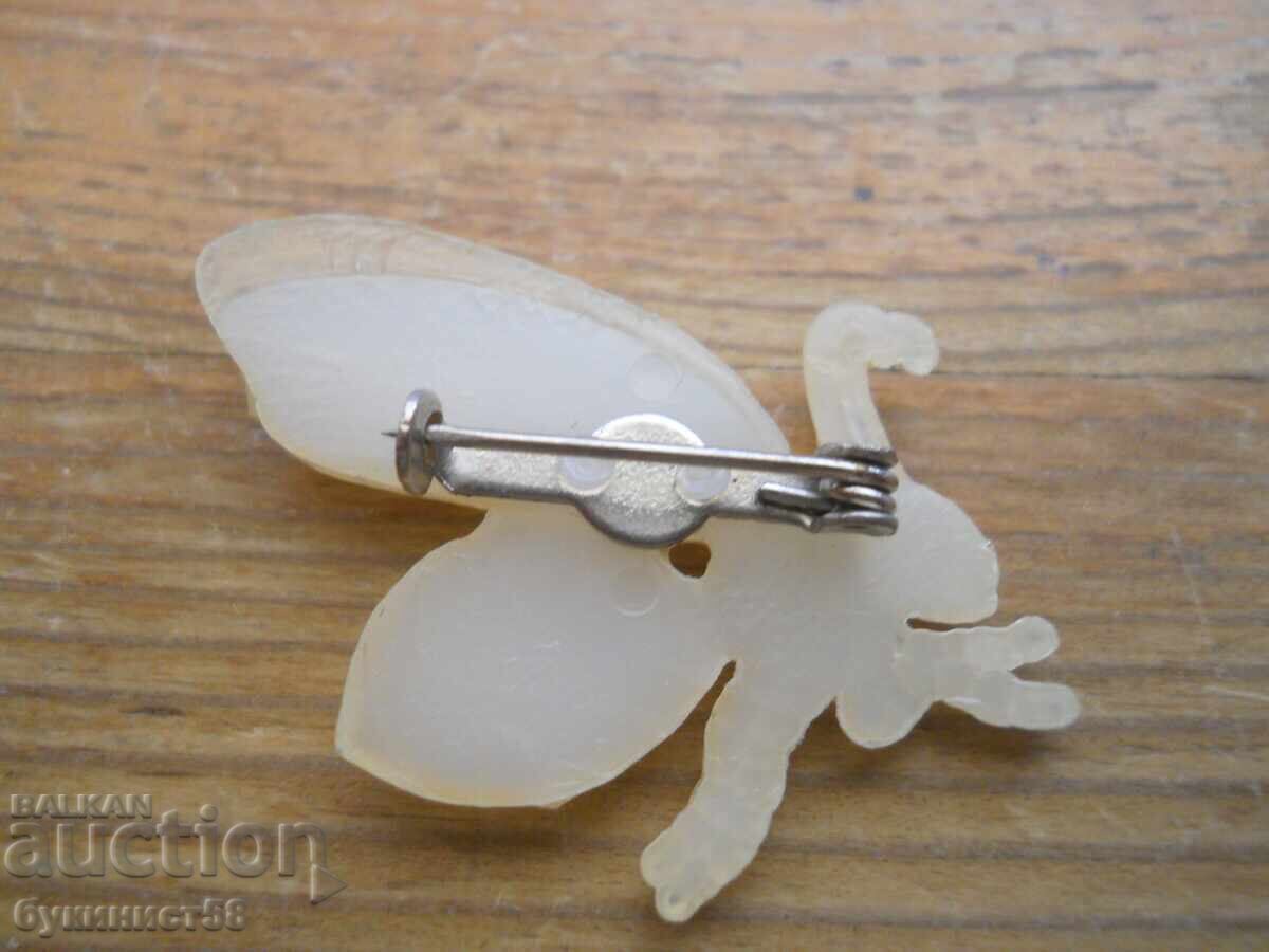 Broșă veche cu preț € 1.20 | 2.35 BGN