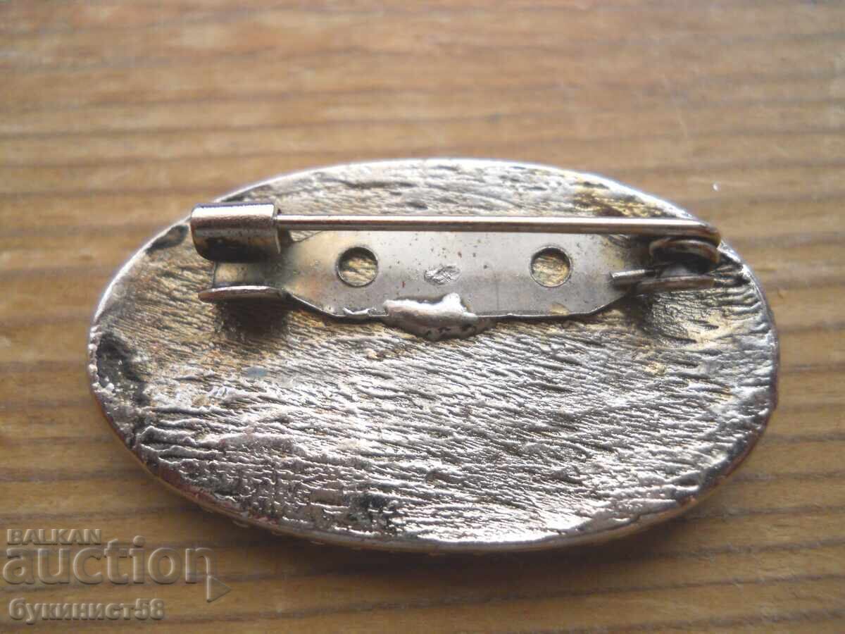 Broșă veche cu preț € 2.60 | 5.09 BGN