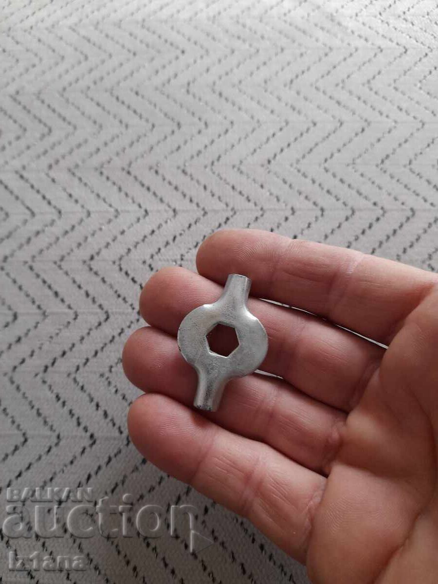 Cheie veche de bicicletă pentru spițe cu preț € 11.00 | 21.51 BGN
