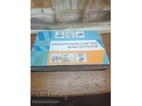 Ηλεκτρομηχανικός κατασκευαστής