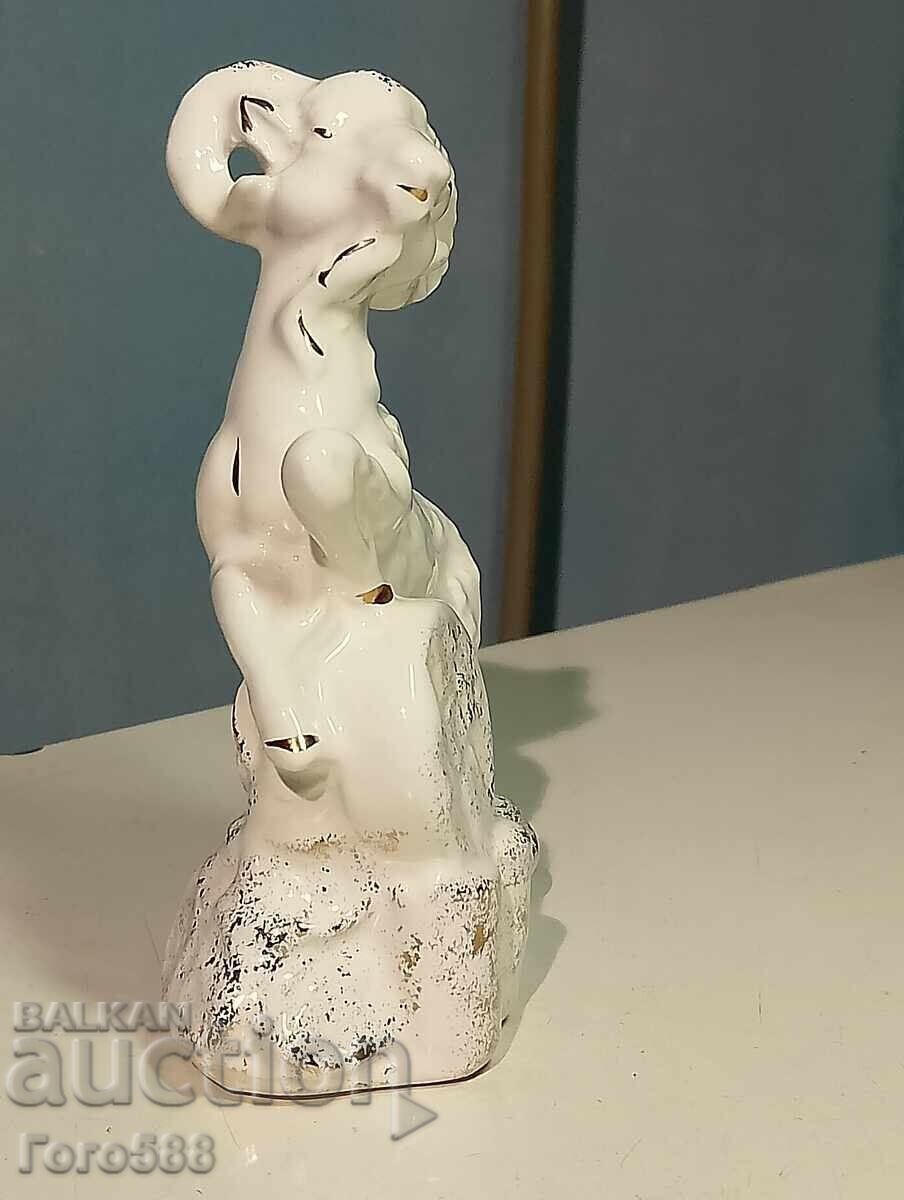 Δημοπρασία Πορσελάνινο ειδώλιο Δημοπρασία Πορσελάνινο ειδώλιο