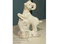 Порцеланова статуетка