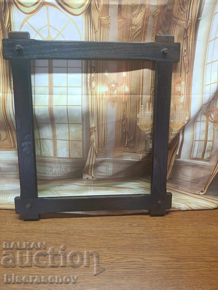 Дървена рамка