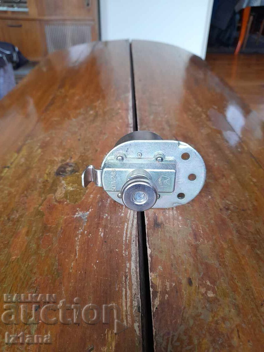 Vechea masă cu chei