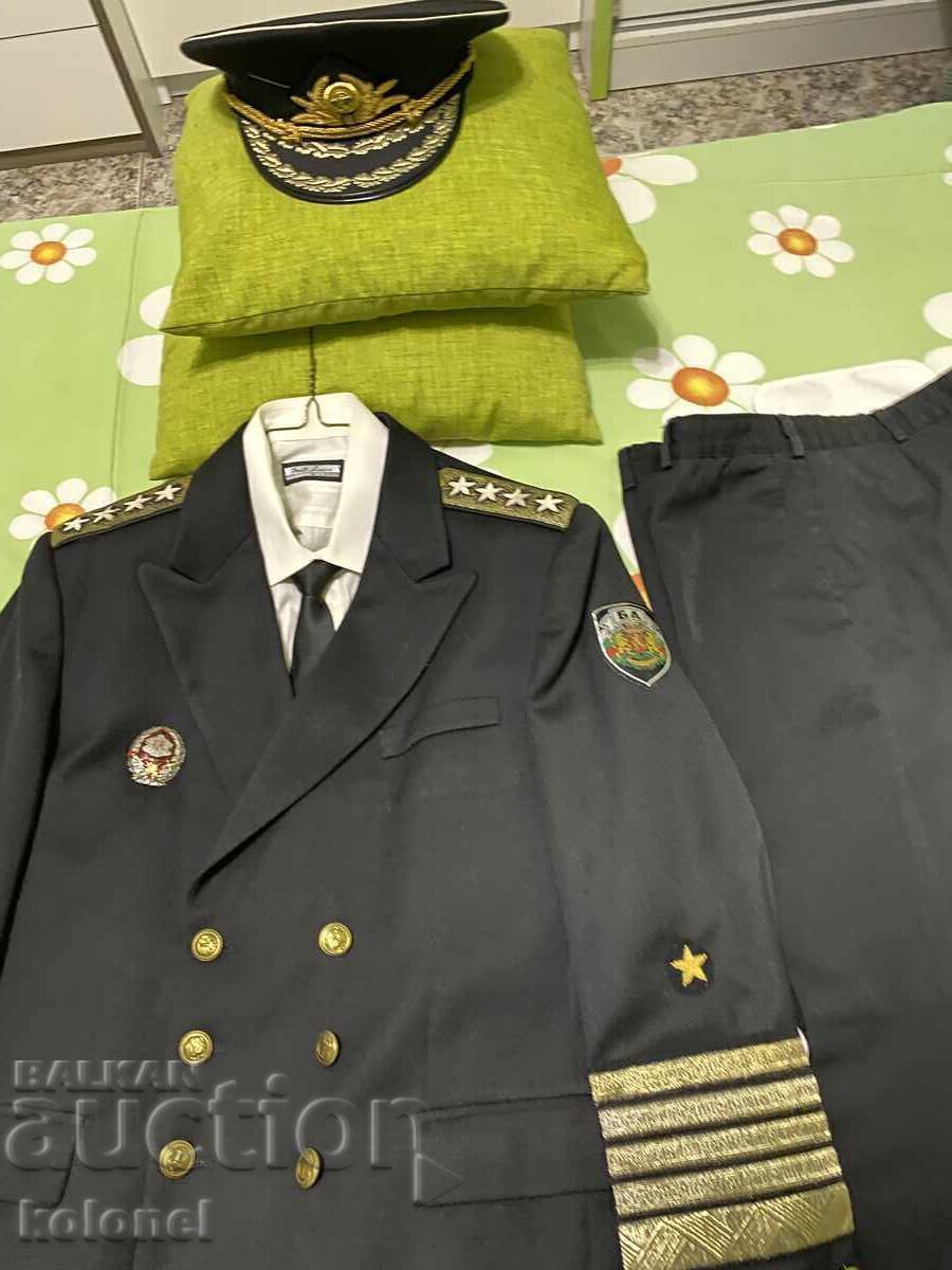 Uniformă de amiral al Marinei Militare a Republicii Bulgaria cu preț € 1000.00 | 1955.83 BGN Uniformă de amiral al Marinei Militare a Republicii Bulgaria cu preț € 1000.00 | 1955.83 BGN