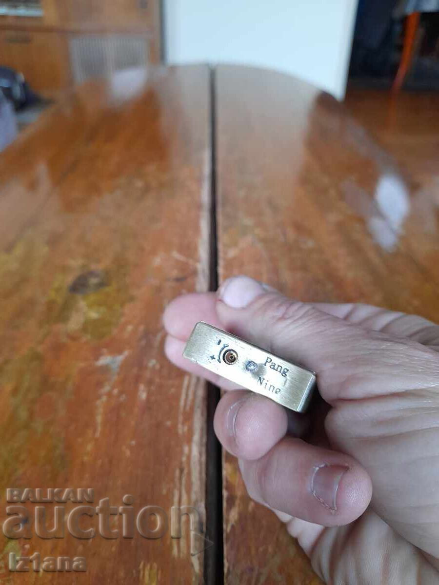 Παράδοση Ένας παλιός αναπτήρας Marlboro