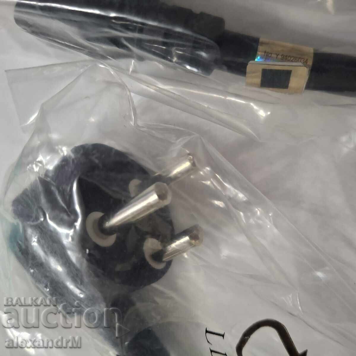 Delivery of 5 pieces of electrical plugs, Schuko type: Euro, GB, Japan - USA