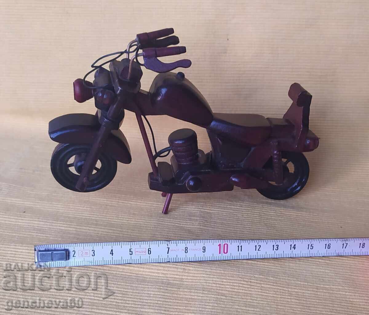 Motor din lemn, lucrat manual cu preț € 15.00 | 29.34 BGN