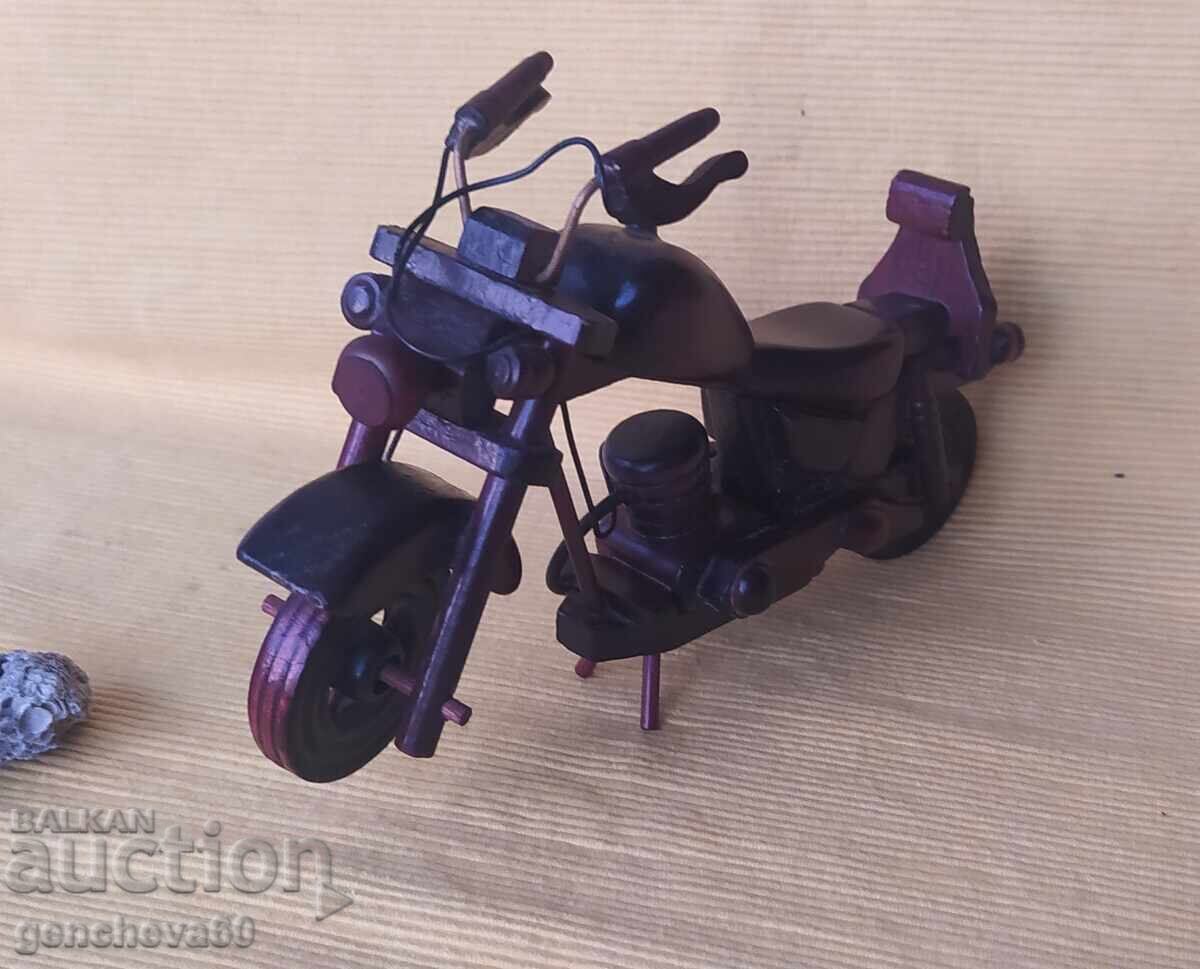 Motor din lemn, lucrat manual - 7