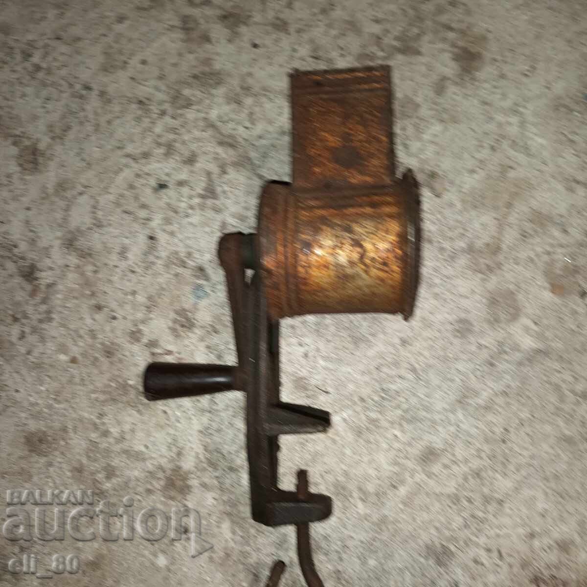 Μεταλλική Μηχανή Άλεσης Καρυδιών Μεταλλική Μηχανή Άλεσης Καρυδιών