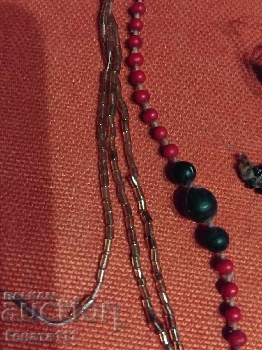 Lot bijuterii vechi coliere mărgele cercei broșă - 6 Lot bijuterii vechi coliere mărgele cercei broșă - 6