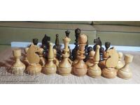 Ξύλινες φιγούρες σκακιού για γνώστες