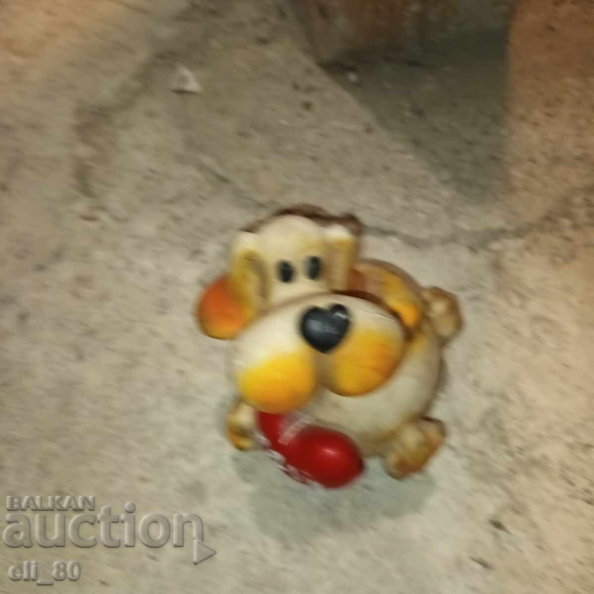 Πολύ παλιό κουμπαράς για νομίσματα από τη δεκαετία του '60 με τιμή € 3.00 | 5.87 BGN