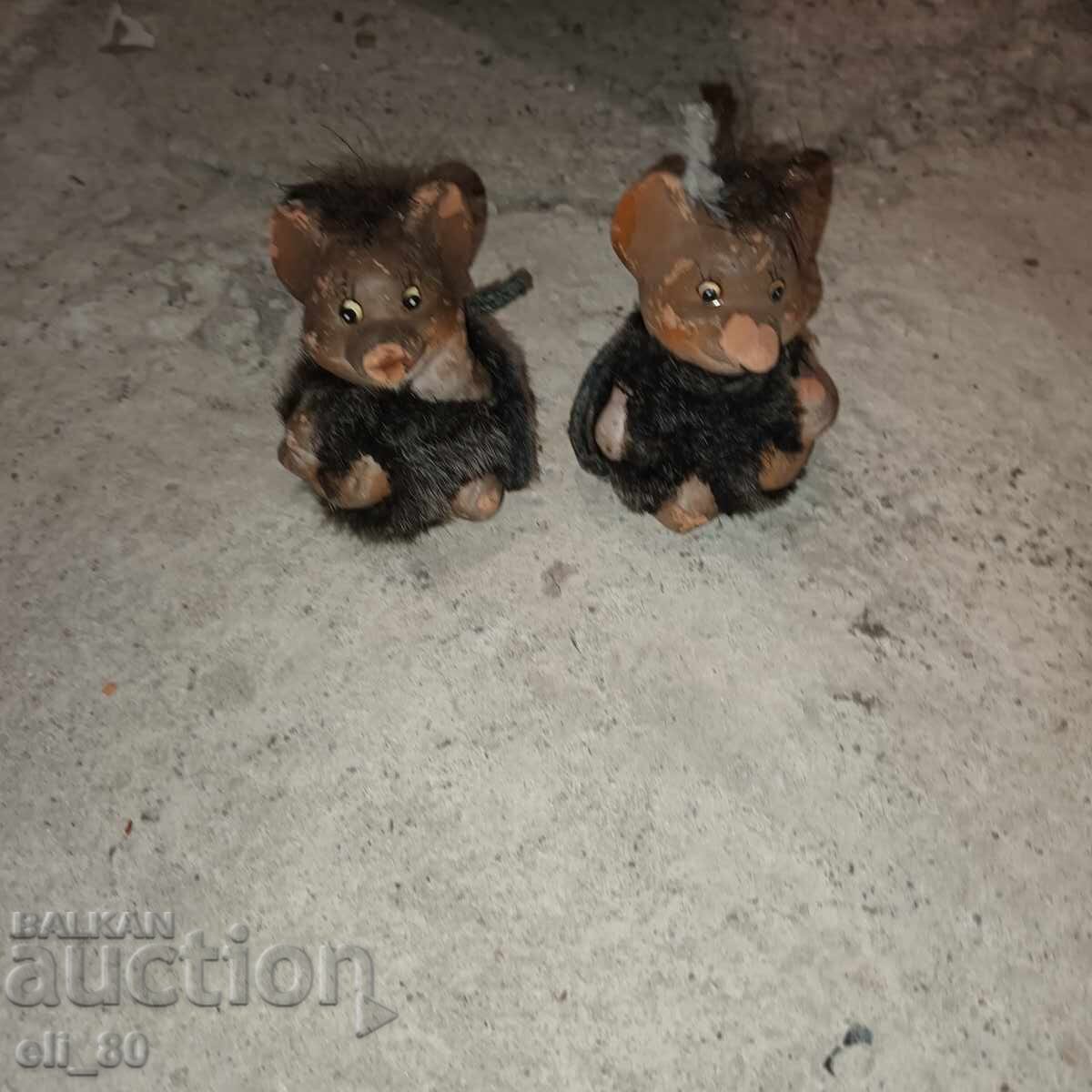 Livrarea Multe suveniruri vechi din anii '60 Livrarea Multe suveniruri vechi din anii '60