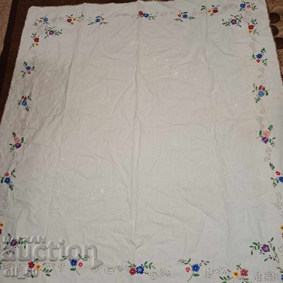 Delivery of Large tablecloth Delivery of Large tablecloth
