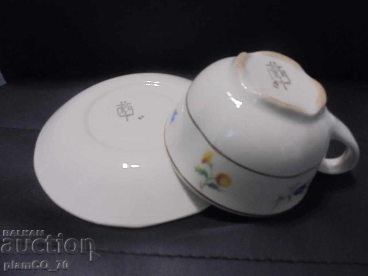 Licitație №*8491 Ceșcuță de porțelan de colecție cu farfurioară