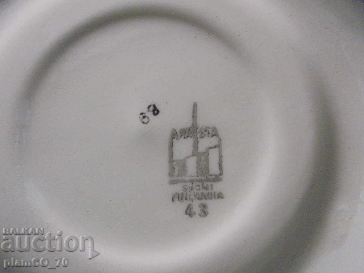 Livrarea №*8491 Ceșcuță de porțelan de colecție cu farfurioară