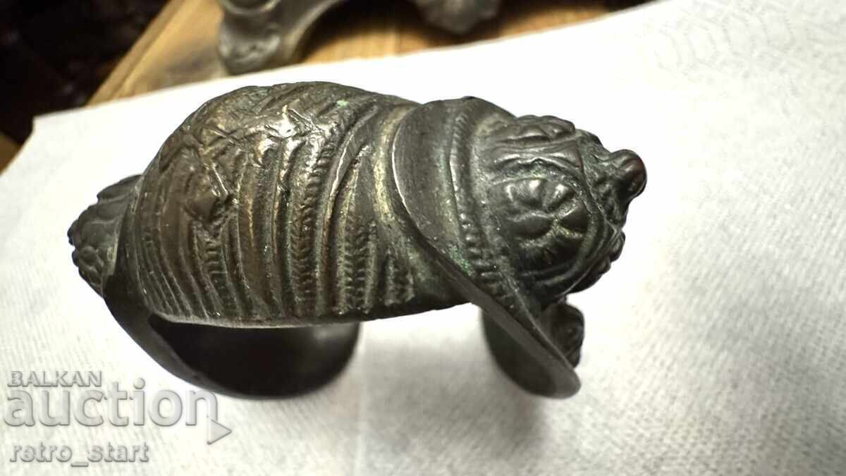 Αναγεννησιακό βραχιόλι σφεντόνας με τιμή € 39.00 | 76.28 BGN Αναγεννησιακό βραχιόλι σφεντόνας με τιμή € 39.00 | 76.28 BGN