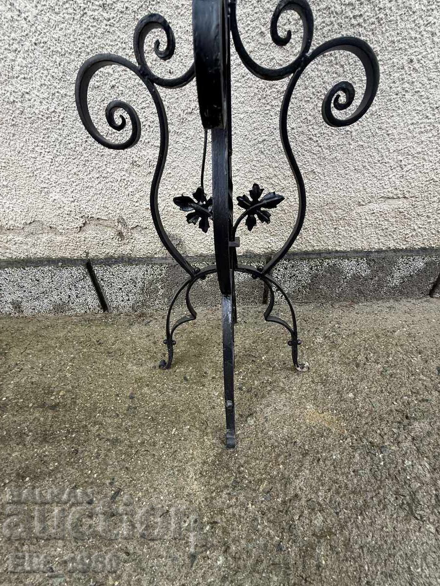 Delivery of Wrought iron lamp