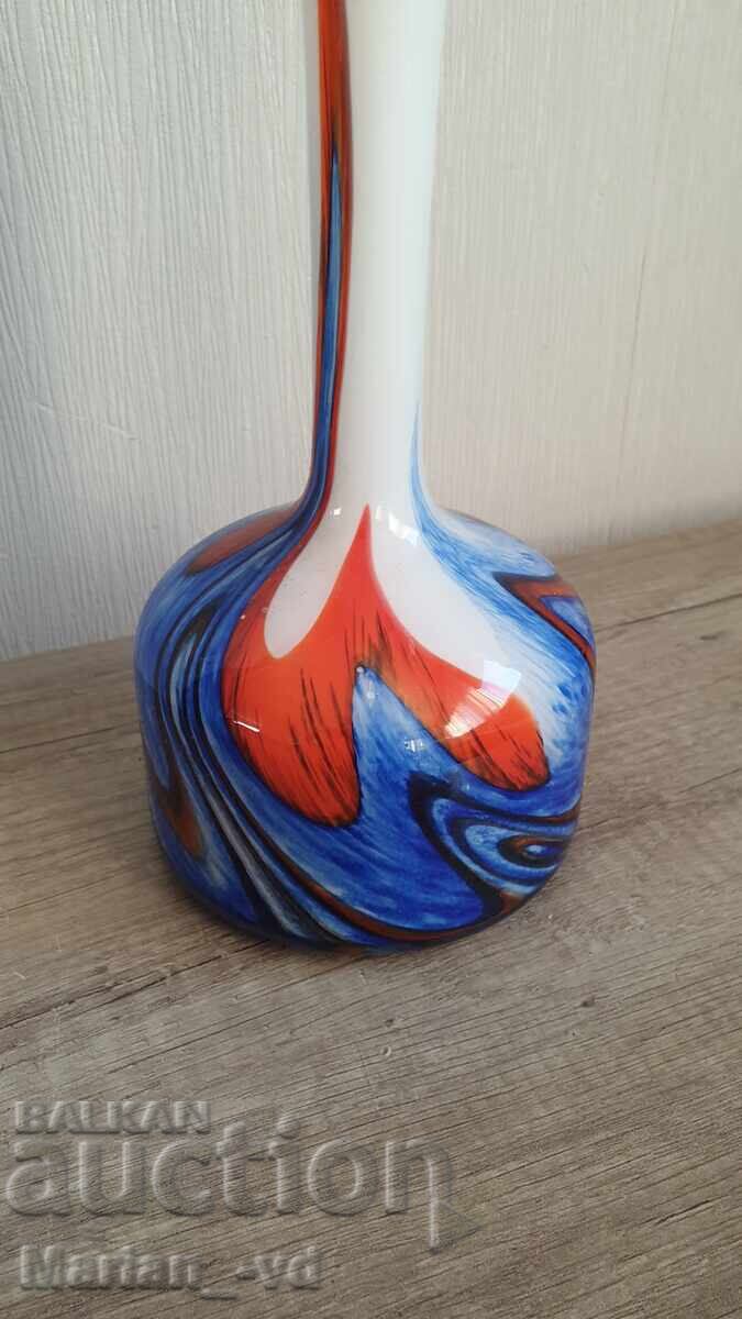 Винтидж ваза от опалово стъкло ,70-те години на миналия век с цена € 30.00 | 58.67 лв. Винтидж ваза от опалово стъкло ,70-те години на миналия век с цена € 30.00 | 58.67 лв.