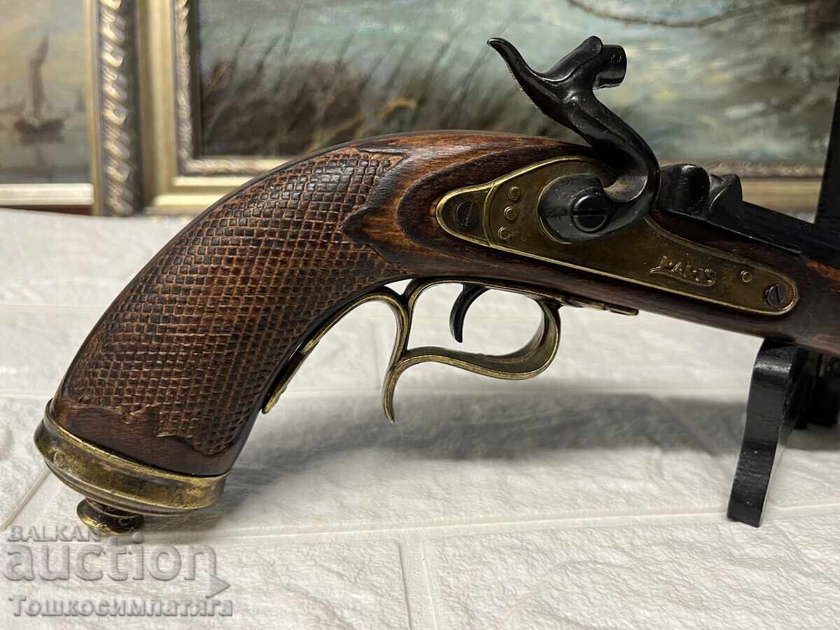 Licitație Pistol frumos, vechi