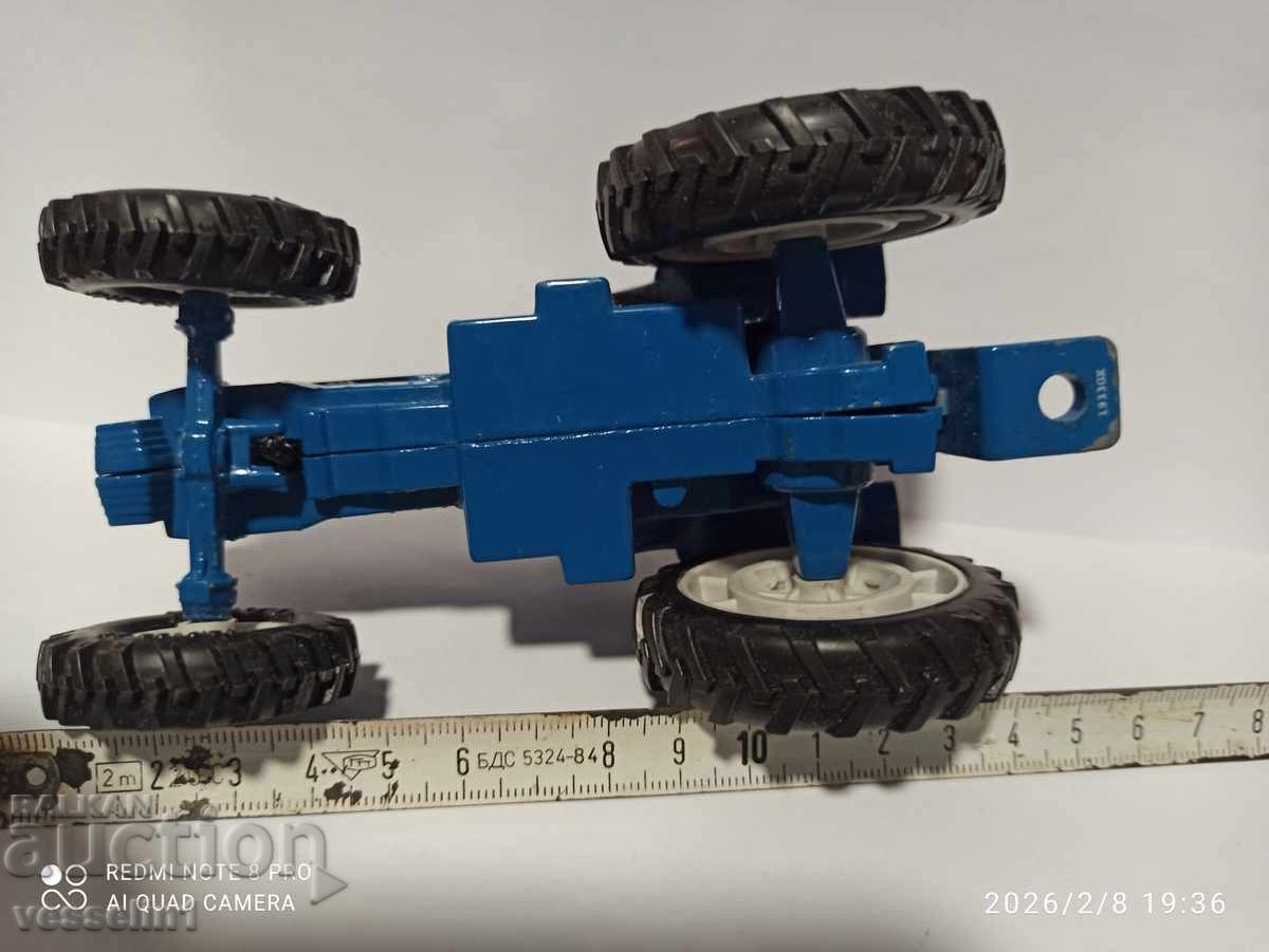Δημοπρασία Παλιό παιχνίδι τρακτέρ Ford συλλεκτικό ERTL μεταλλικό