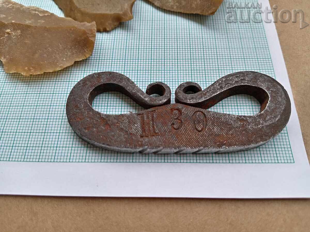 Licitație Brichetă veche din vremuri apuse, cremene forjat din fier, cremene