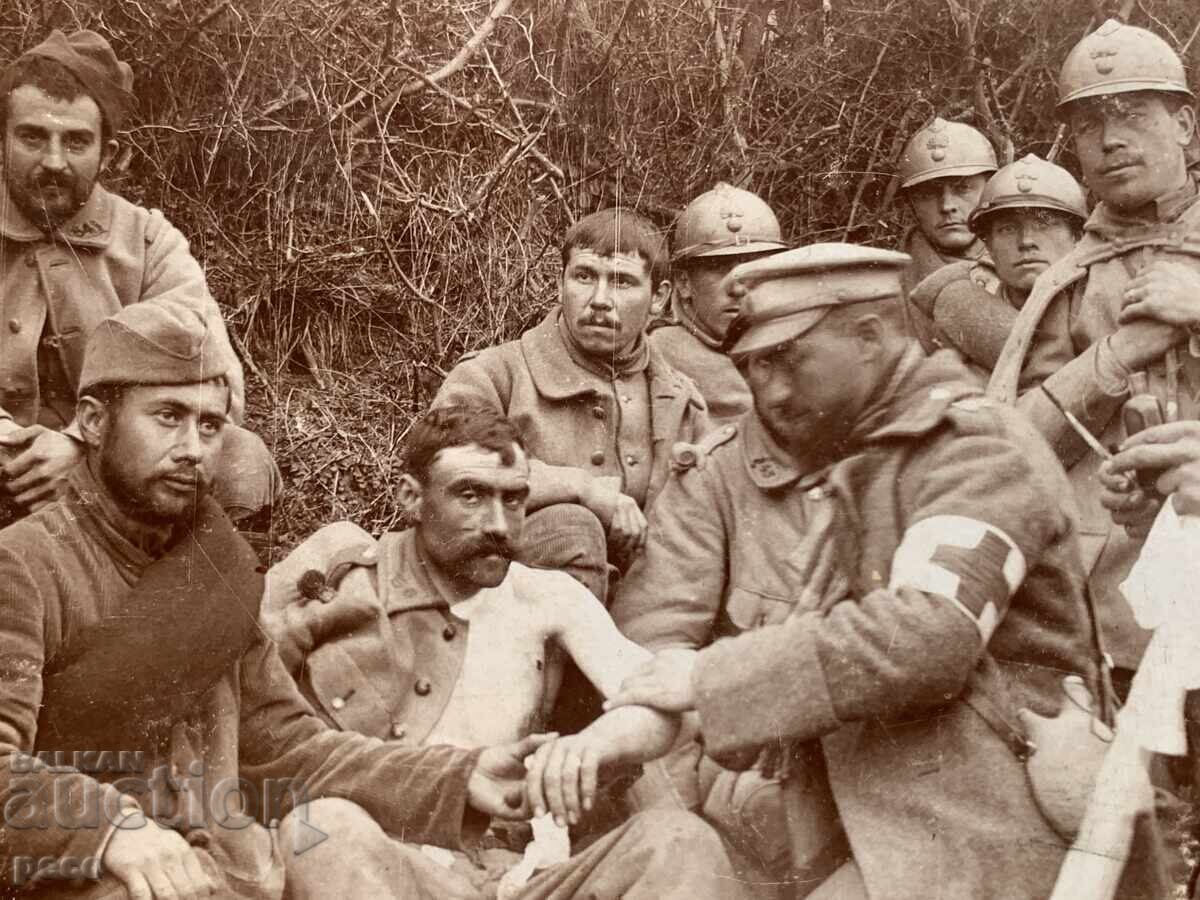 Licitație Sanitar acordă ajutor unui sârb rănit deținuți de francezi?