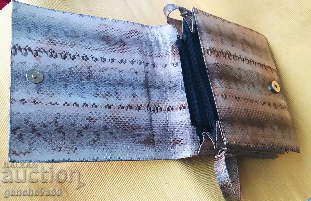Licitație Geantă elegantă de damă din piele de șarpe
