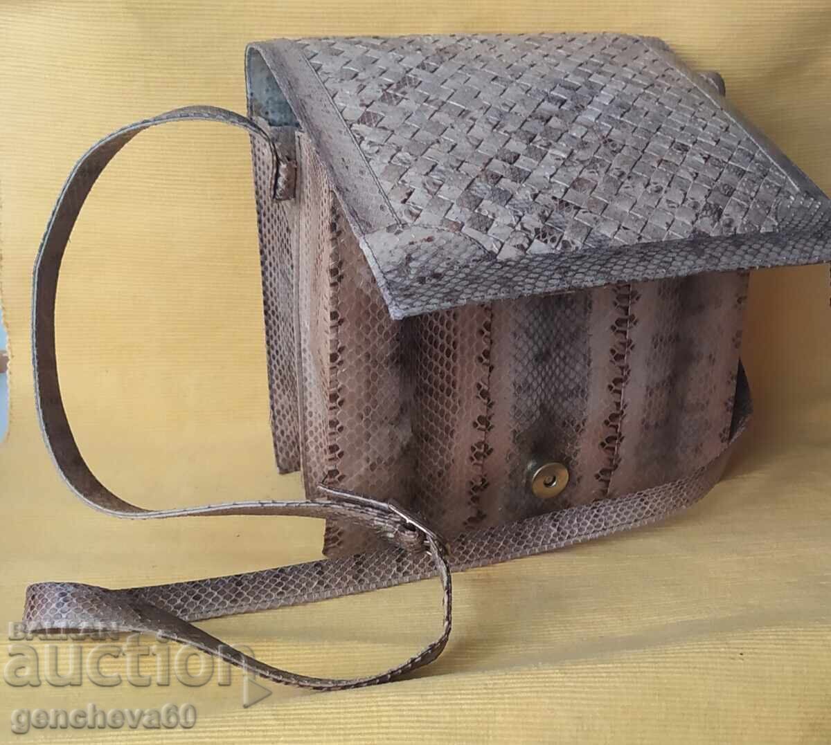 Παράδοση Κομψή γυναικεία τσάντα από δέρμα φιδιού