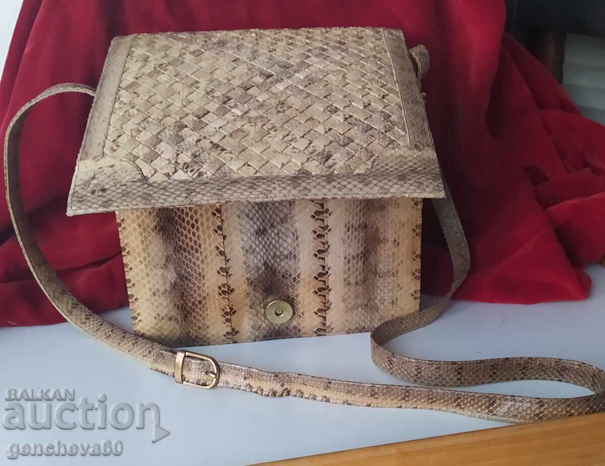 Geantă elegantă de damă din piele de șarpe