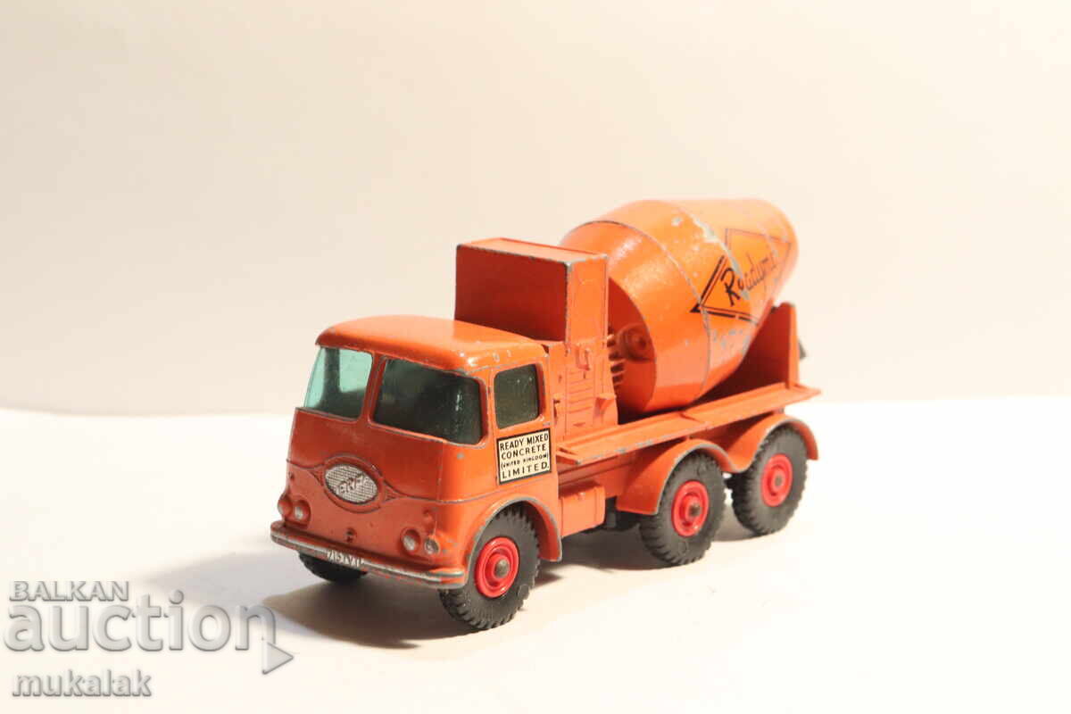 Auction  MATCHBOX Concrete Mixer Truck Model