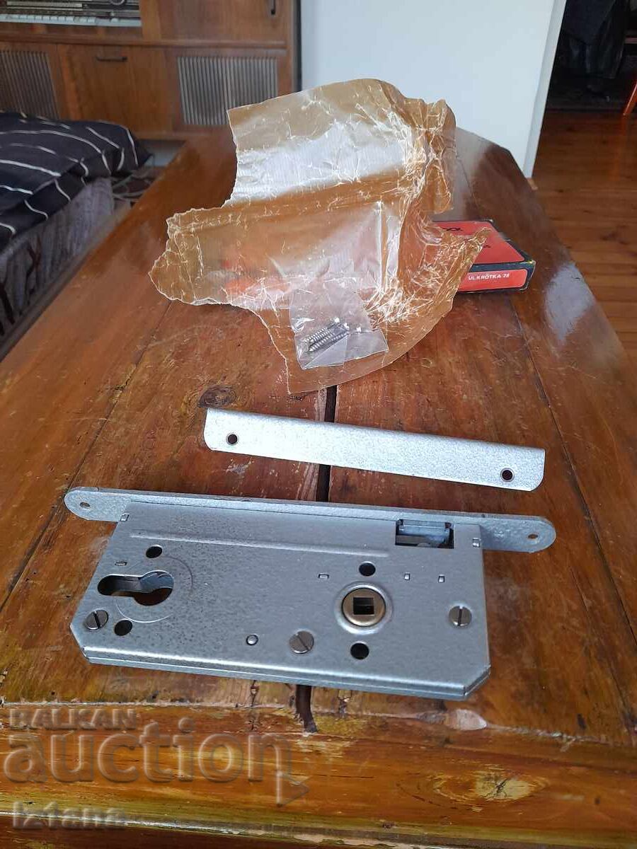 Licitație Vechi lacăt Varimex